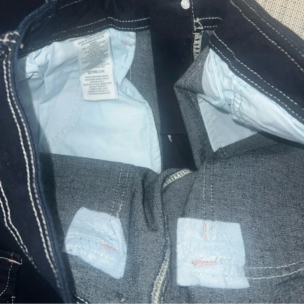 True Religion Dark Blue Denim cargo with White Stitching, horseshoe size28/29